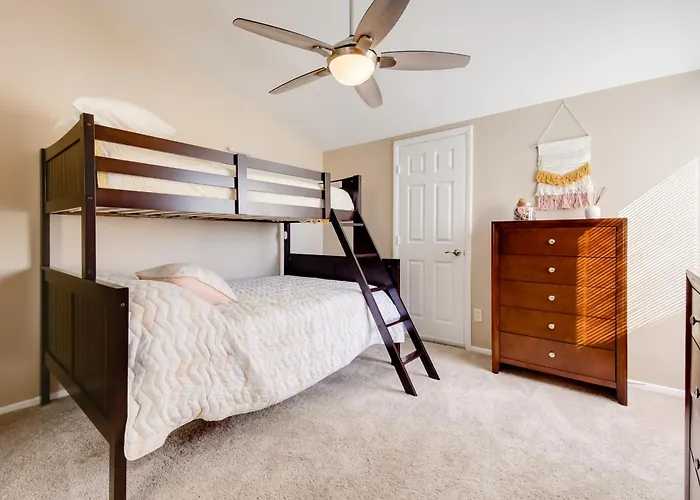 Pool Access & Mtn-view Balcony: Gem Holiday home Fountain Hills