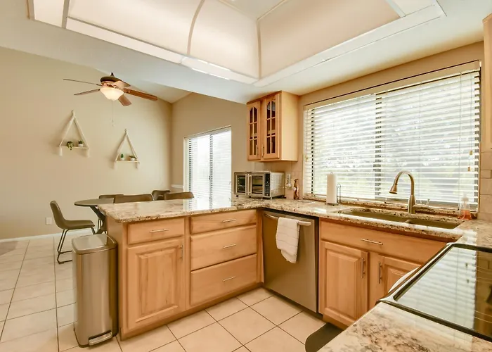 Holiday home Pool Access & Mtn-view Balcony: Gem Fountain Hills