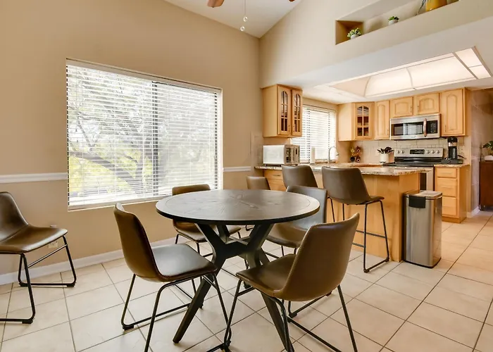 Holiday home Pool Access & Mtn-view Balcony: Gem *