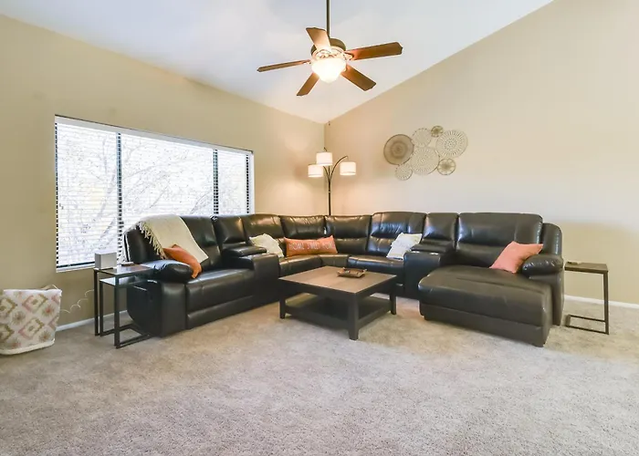 Pool Access & Mtn-view Balcony: Gem Holiday home Fountain Hills